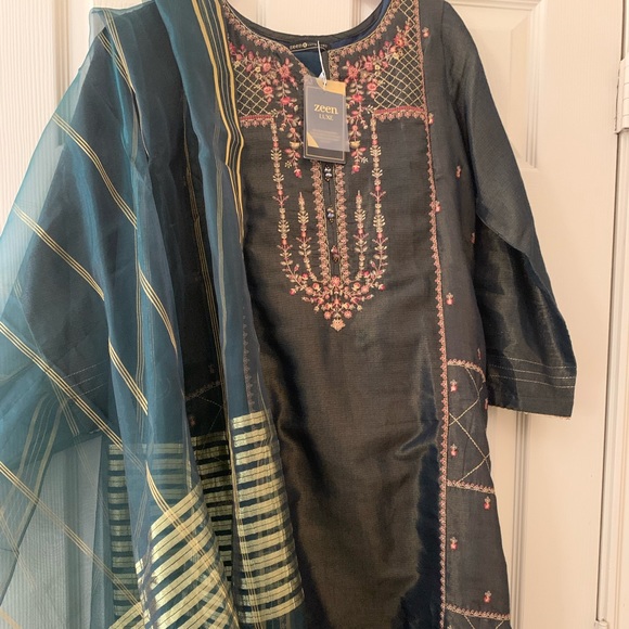 Pakistani outfit - Picture 1 of 3